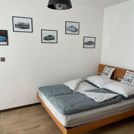 Newly Renovated 2 Rooms Apartment Downtown Nitra Bagian luar foto