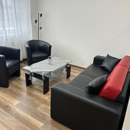 Newly Renovated 2 Rooms Apartment Downtown Nitra Bagian luar foto