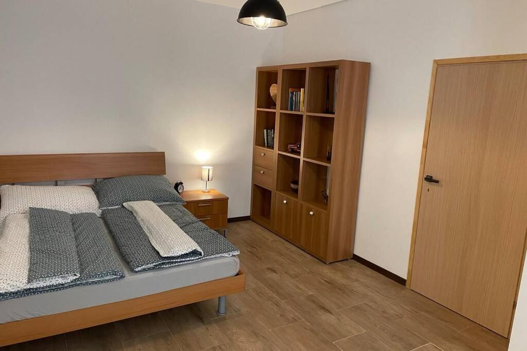 Newly Renovated 2 Rooms Apartment Downtown Nitra Bagian luar foto