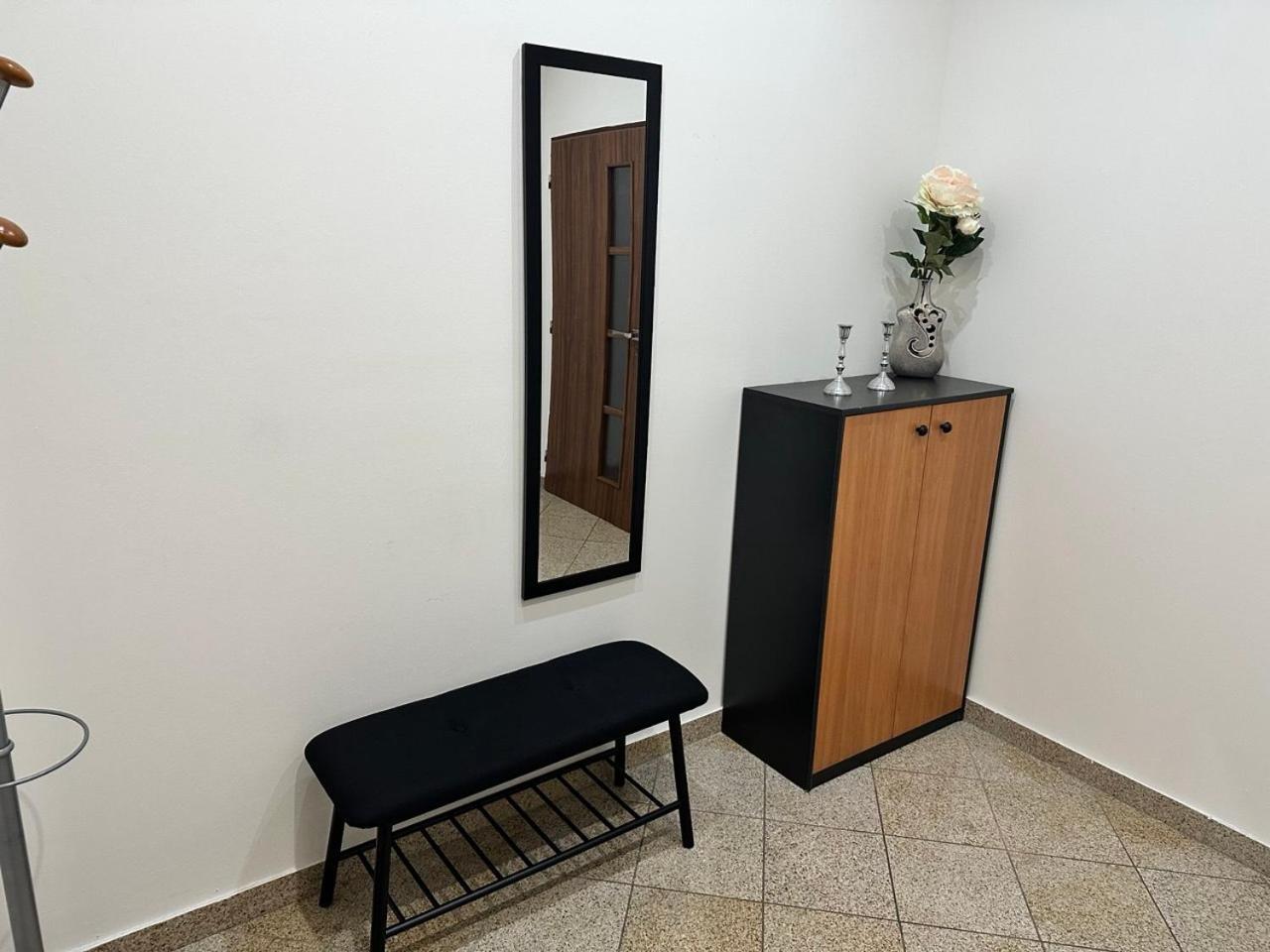 Newly Renovated 2 Rooms Apartment Downtown Nitra Bagian luar foto